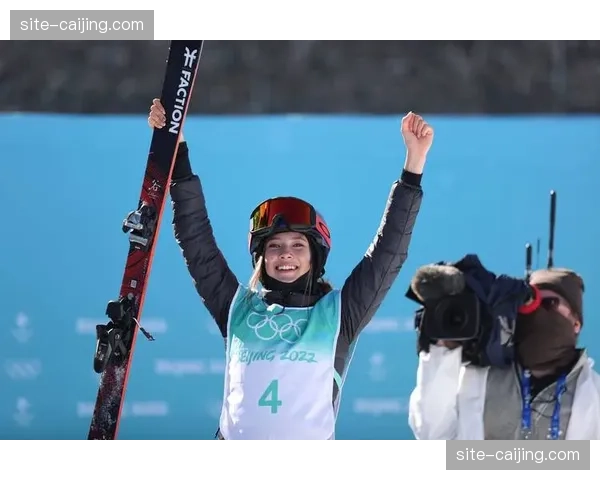 谷爱凌U型池资格赛晋级 卫冕冠军动作难度储备充足